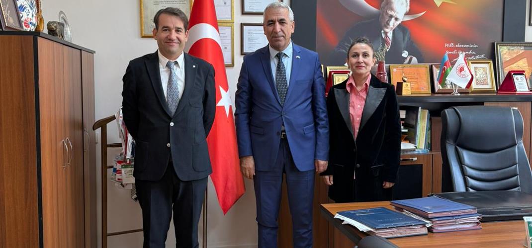 Kurum Müdürümüz Dr. Bülent Ayhan ve personelimiz Senem Gök, Tarım ve Orman Bakanlığı Tohumluk Tescil ve Sertifikasyon Merkez Müdürü Sayın Şakir Berktaş’ı makamında ziyaret etti.