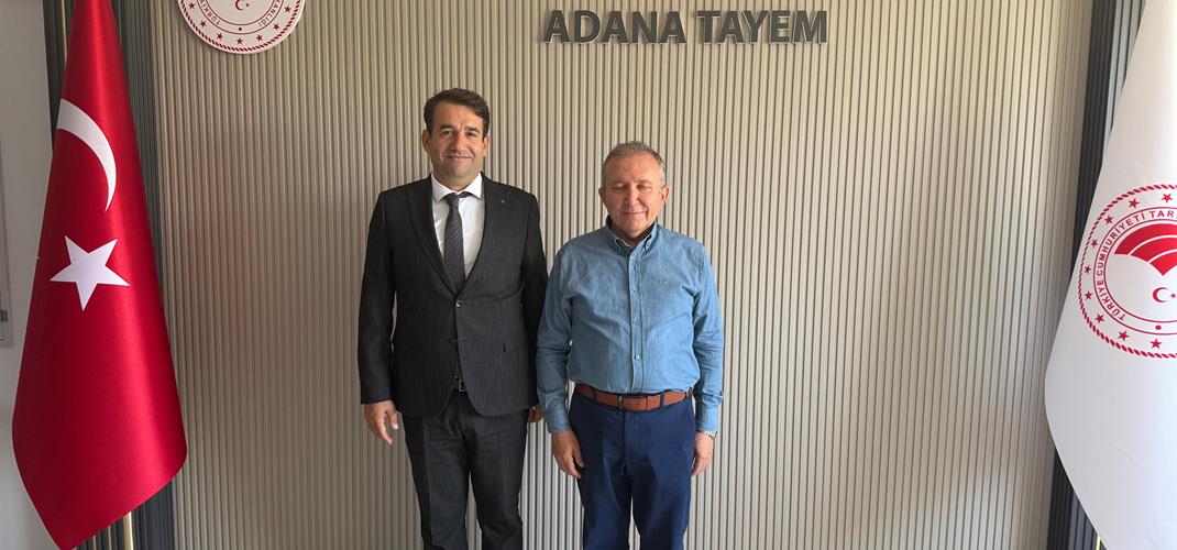 Çukurova Üniversitesi Tarım Makinaları ve Teknolojileri alanı öğretim üyesi Prof. Dr. Hasan Hüseyin Öztürk, Kurum Müdürü Dr. Bülent Ayhan’ı ziyaret etti.
