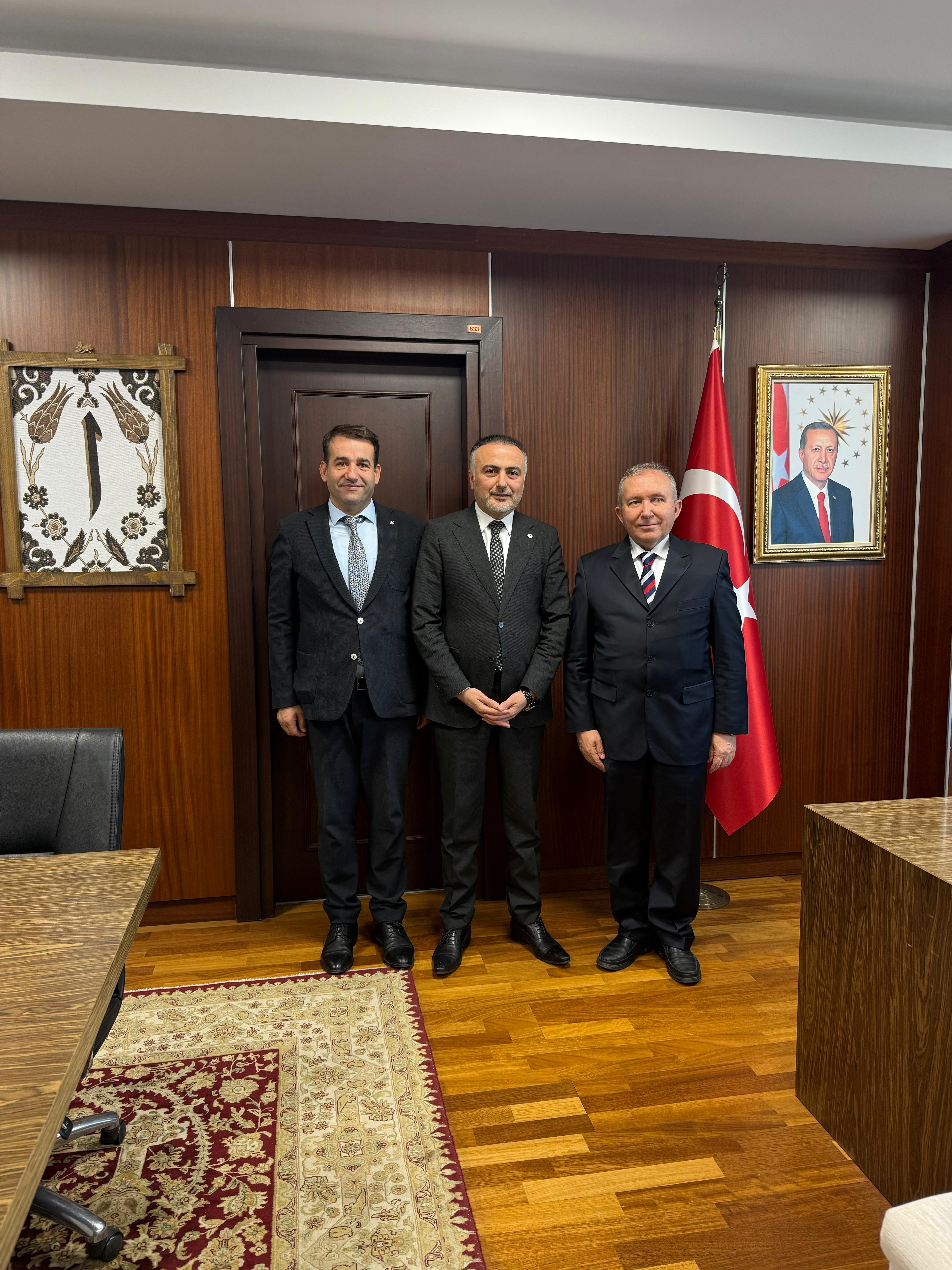 Kurum Müdürümüz Dr. Bülent Ayhan, Gıda ve Kontrol Genel Müdürlüğü Genel Müdürü Dr. Ersin Dilber’i makamında ziyaret etti.