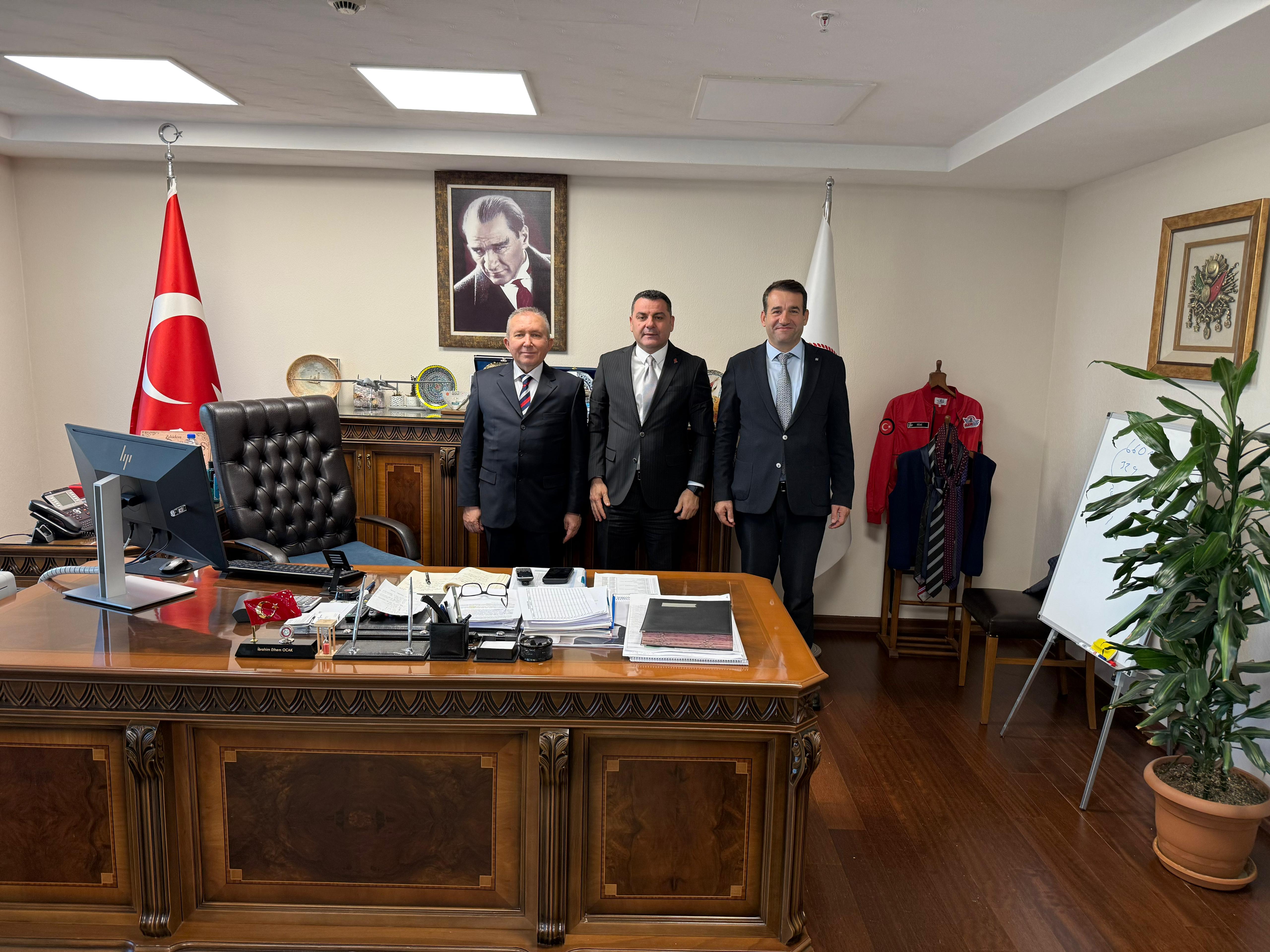 Kurum Müdürümüz Dr.Bülent Ayhan, T.C. Tarım ve Orman Bakanlığı bünyesinde görev yapan Mali Hizmetler Daire Başkanı İbrahim Ethem Ocak’ı makamında ziyaret etti.