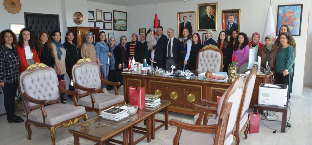 Kurumumuzda görev yapan kıymetli kadın çalışanlarımızın 8 Mart Dünya Kadınlar Günü, müdürlerimiz tarafından kutlandı.