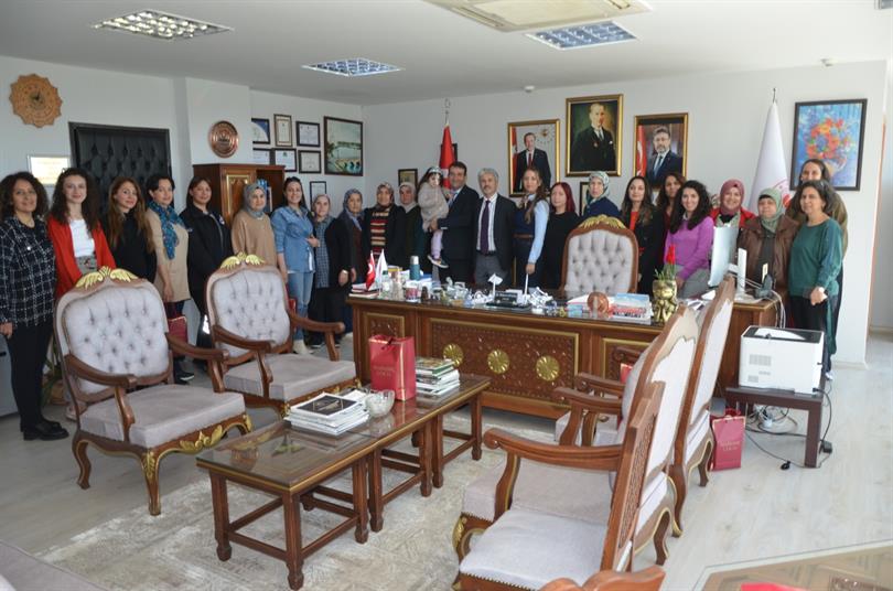 Kurumumuzda görev yapan kıymetli kadın çalışanlarımızın 8 Mart Dünya Kadınlar Günü, müdürlerimiz tarafından kutlandı.