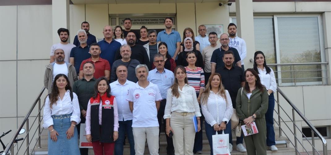 Teorik ve uygulamalı olarak hizmet içi eğitim programı kapsamında gerçekleşen "Topraksız Tarım Teknikleri" eğitimimiz tamamlandı. 
